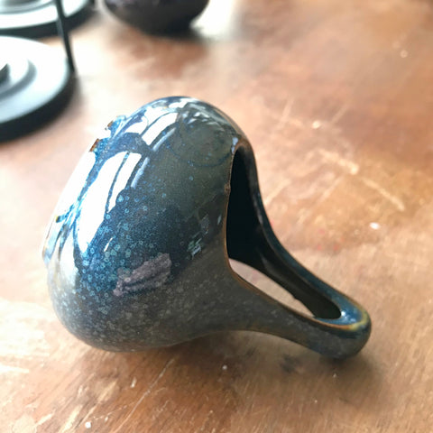 6Witch3 ceramic teardrop burner, detail photo of blue burner