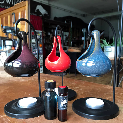 6Witch3 ceramic teardrop burners in black, red, and blue. Group photo with white tealights and two bottles of oil.
